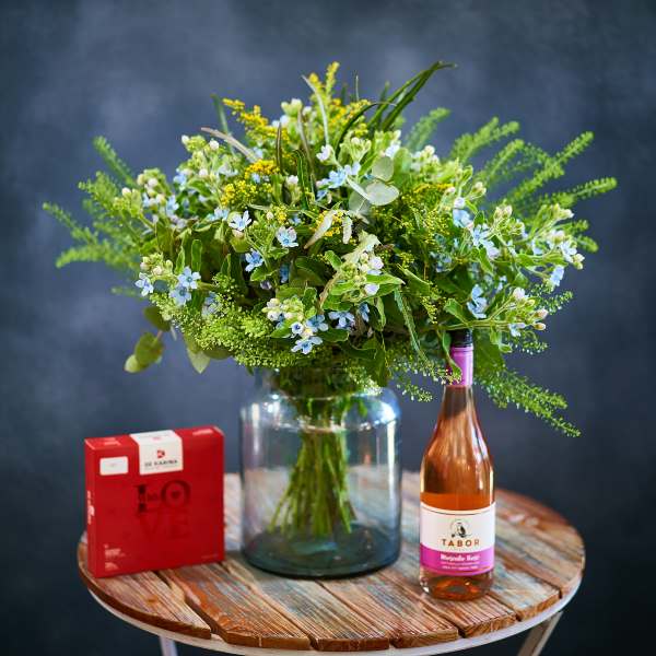 מארז זר פרחים יין ושוקולד